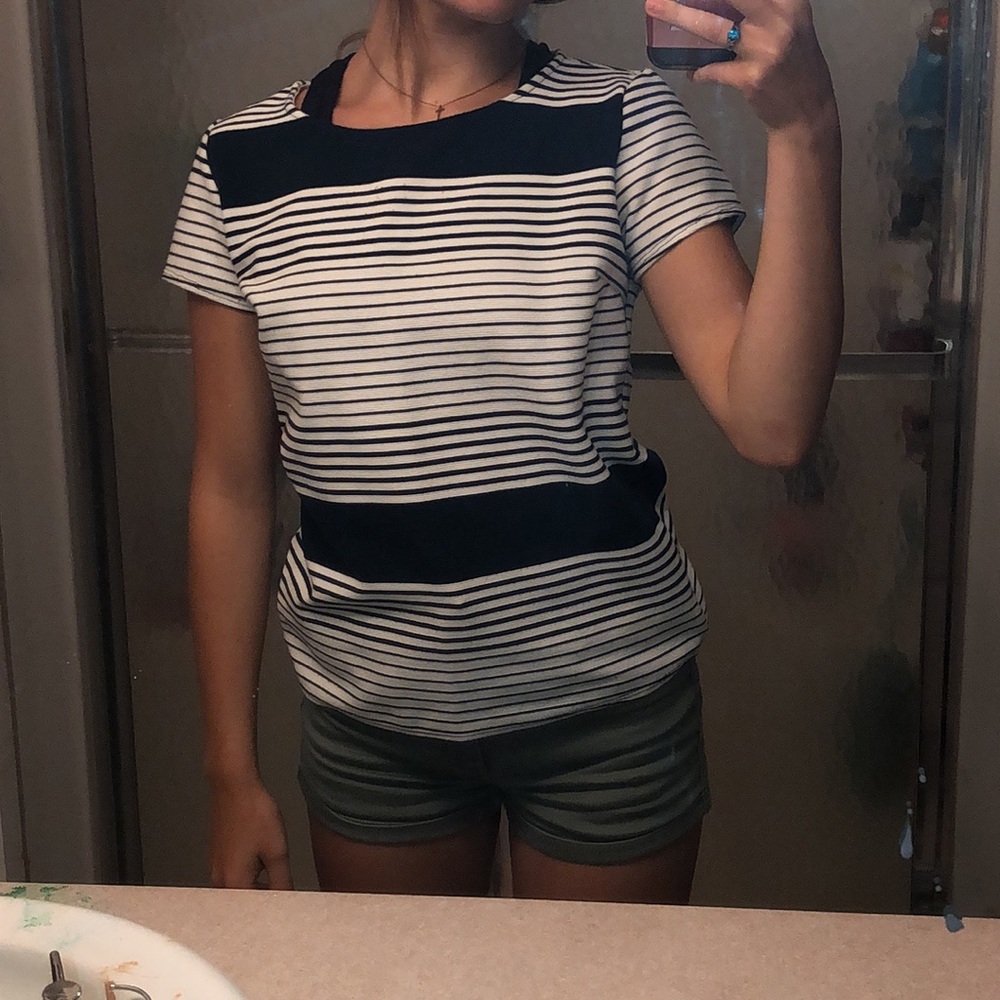 Renee C. Short sleeve dress up top size medium but fits like a small.
